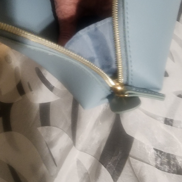 Perricone MD Pastel Blue Cosmetic Case with Brand Embossed Logo - Picture 5 of 9